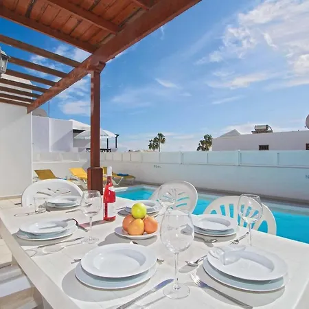 Vila Puerto Del Carmen Sleeps 6 Air Con Wifi